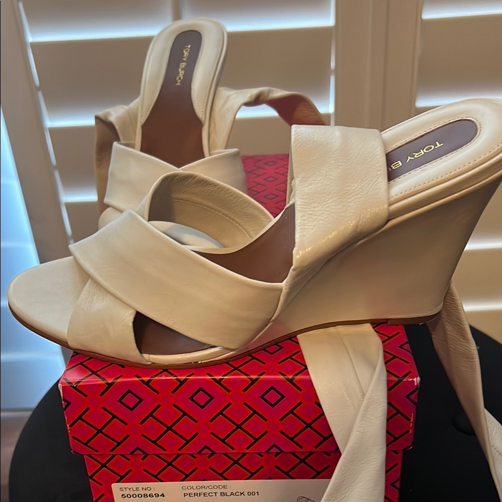 Tory Burch White Women's Sandals - Picture 5 of 5